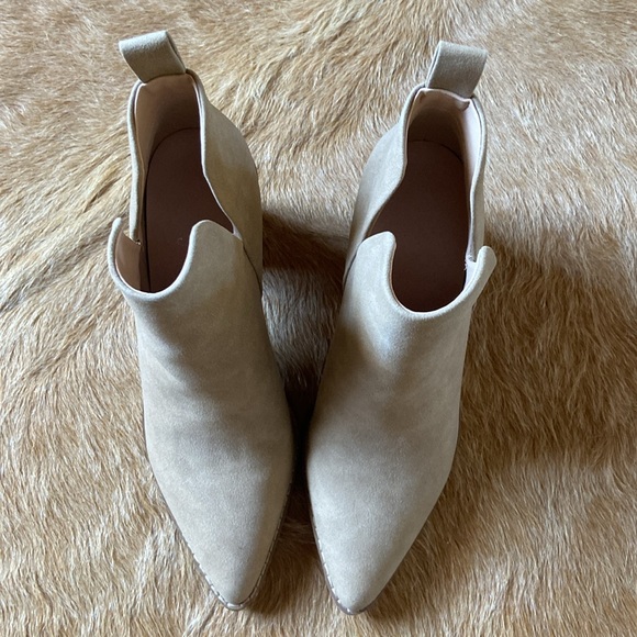 Tan chunky heel ankle boots - Picture 3 of 5